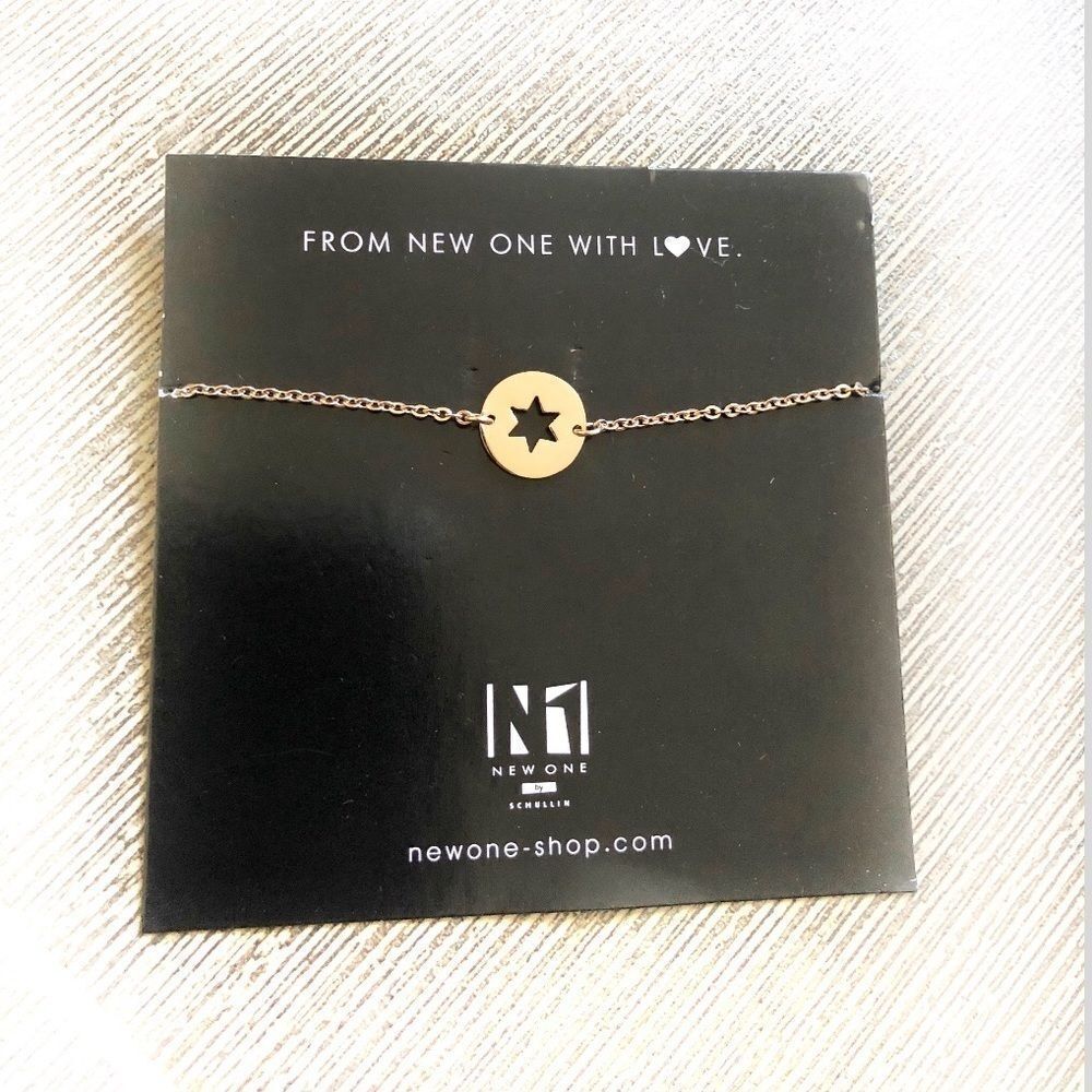 Gold tone star bracelet